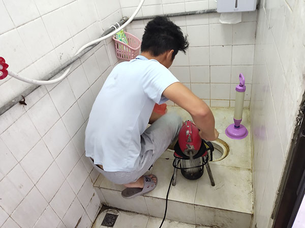 安仁肥皂掉到马桶里把马桶堵住了怎么办？马桶堵住了怎么办